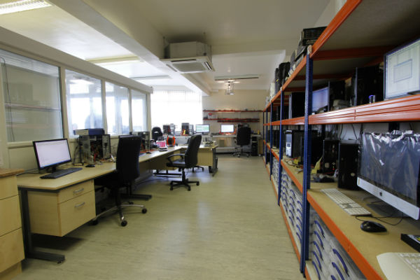 R3 data recovery lab with cleanroom